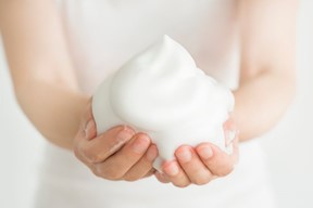 Bọt sữa rửa mặt tơi xốp giúp dễ làm sạch da hơn