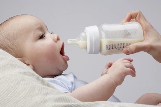 Những lưu ý khi sử dụng sữa công thức cho trẻ
